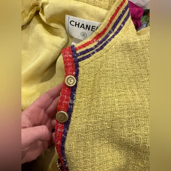 ****SOLD*** Chanel Spring 2006 Runway Yellow Tweed Jacket - Picture 6 of 12